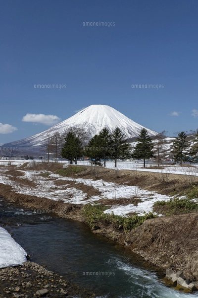 北海道 初春の羊蹄山の風景の写真素材 [FYI04837786] | ストックフォト