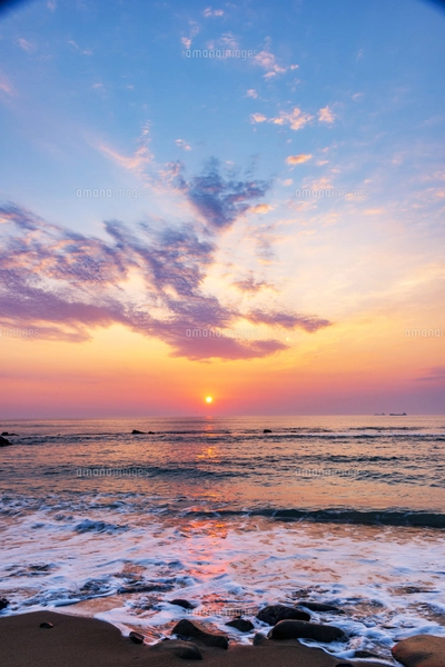 犬吠埼長崎海水浴場より 太平洋からのサンライズ 朝焼けに染まる海
