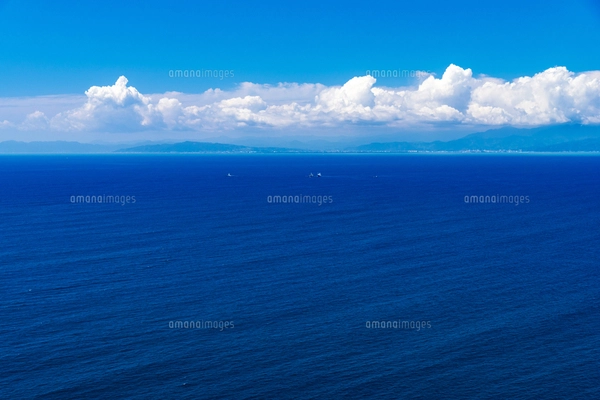 伊豆 沼津土肥線用心崎付近より青空の夏雲に駿河湾と富士市方面を望む
