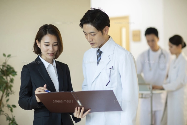 【お客】イラスト9/29受付① 接客業の男性と女性のイラストのイラスト素材 [115874123] - PIXTA