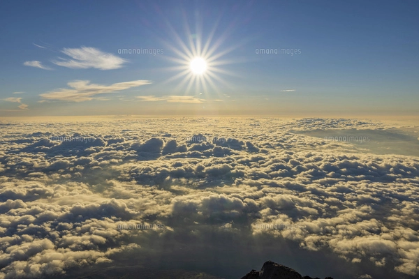 富士山頂からのご来光と雲海の写真素材 [FYI04972051] | ストック