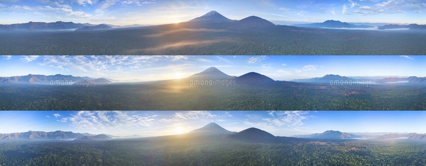 青木ヶ原樹海と富士山と朝日の写真素材 [FYI04978204