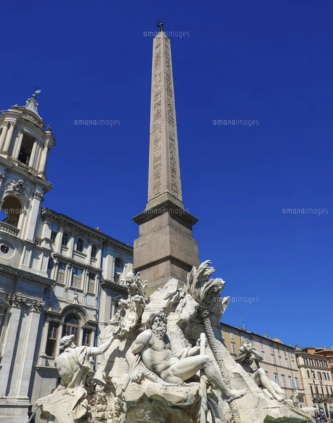 四大河の噴水 ナヴォーナ広場（ローマ イタリア）の写真素材