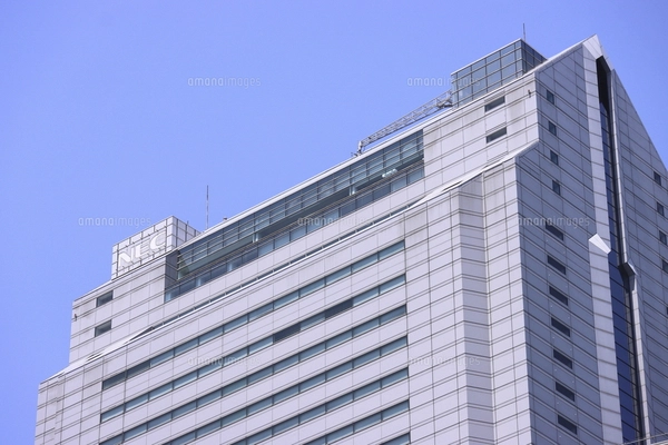 日本電気本社ビル NECスーパータワーの正面玄関の写真素材