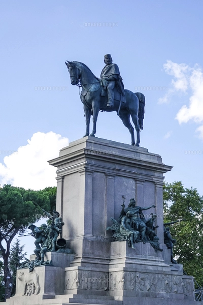 ジュゼッペ・ガリバルディ騎馬像（ローマ）の写真素材 [FYI05119356