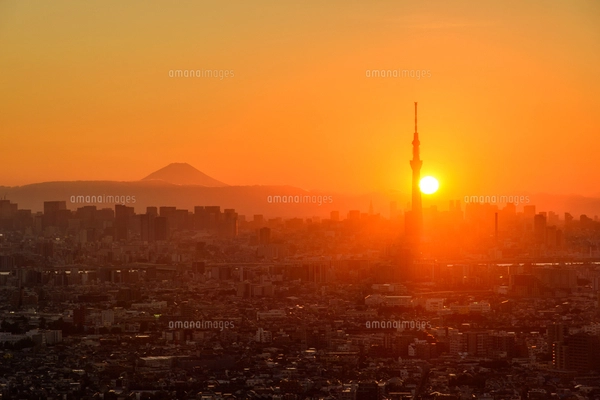 夕焼けの遠景 焼けた空と ポツンと富士山＆江ノ島 最高の組み合わせだったわ