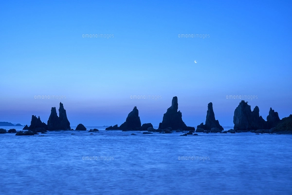 橋杭岩からの日の出の写真素材 [FYI07857273] | ストックフォトの