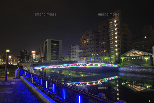 ふれあい橋のイルミネーション夜景 徳島県 徳島市の写真素材 [FYI07859833] ストックフォトの Qlean Market（キュ