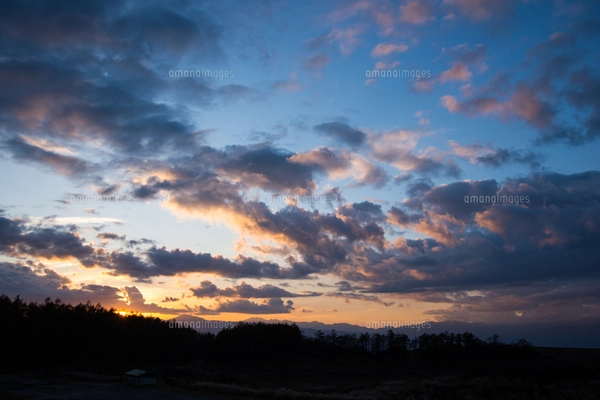 高ボッチ高原より夕焼けの空の写真素材 [FYI07912321] | ストック