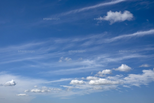 流れ雲の写真素材 [FYI07914431] | ストックフォトの Qlean