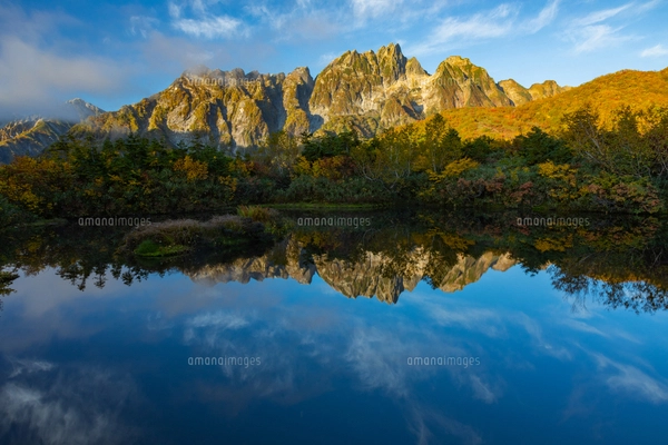 仙人池と剱岳八ツ峰（北アルプス）の写真素材 [FYI07932191