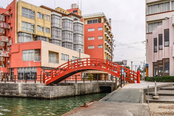 舘山寺のシンボル赤い太鼓橋の写真素材 [FYI07962316] | ストック