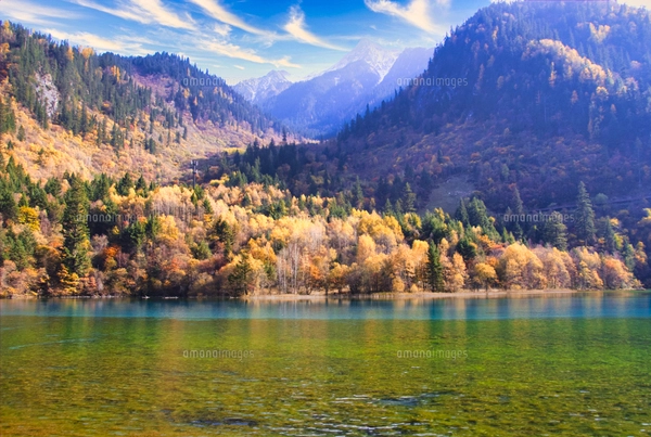 九寨溝の美しい秋景色の写真素材 [FYI07994529] | ストックフォトの