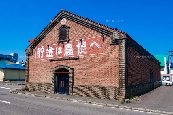 JR芽室駅近くに建つ十勝めむろ赤レンガ倉庫（北海道芽室町）の写真素材