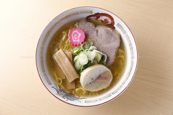上から見た豚角煮とチャーシュー大盛り醤油ラーメンの写真素材