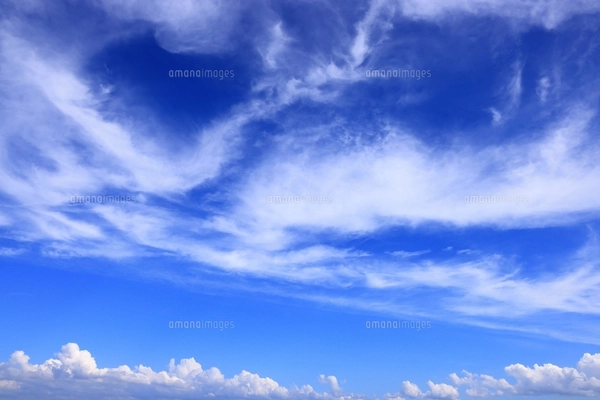 綺麗な青空と入道雲-8月の兵庫県宝塚市-の写真素材 [FYI01205425