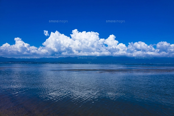 【青い湖ページ】 琵琶湖畔夏景色の写真素材 [FYI08105234] | ストックフォトの Qlean