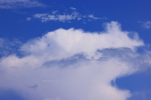 夏の空 夏の雲の写真素材 [FYI08109498] | ストックフォトの Qlean
