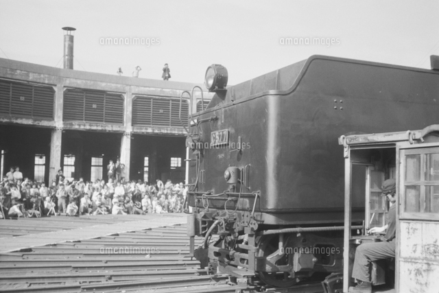 鉄道開業100年の横浜機関庫 C57蒸気機関車の写真素材 [FYI08214458