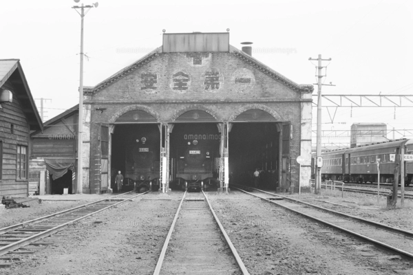 鉄道開業100年の横浜機関庫 C57蒸気機関車の写真素材 [FYI08214458