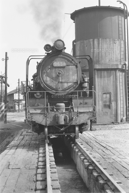 【激レア】昭和レトロ　鉄道写真集 白黒蒸気機関車 Yahoo!オークション - 1677／昭和40年代の蒸気機関車写真集 機関区と機