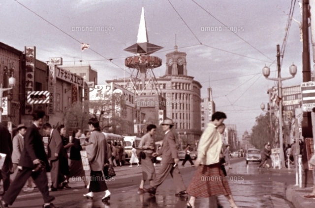 古写真 1956年 東京 銀座四丁目の街並みの写真素材 [FYI08247864