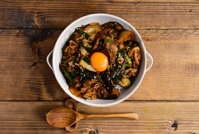 豚肉と茄子のスタミナ丼の写真素材 [FYI08248800] | ストックフォトの