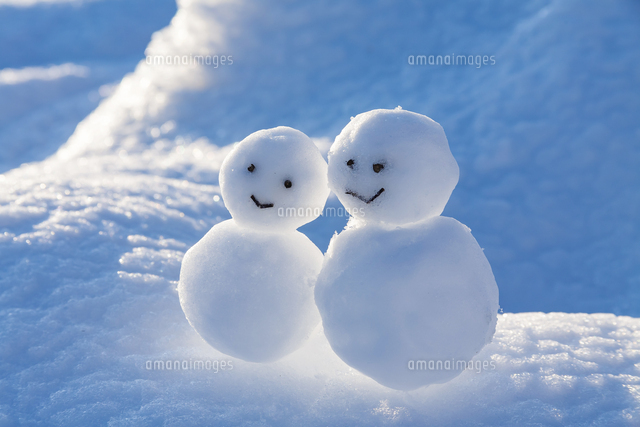 雪原の雪だるまの写真素材 [FYI08249868] | ストックフォトの Qlean 雪だるま