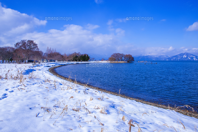 雪の琵琶湖畔の写真素材 [FYI08259328] | ストックフォトの Qlean