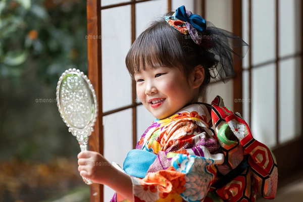 七五三7歳の着物のかわいい女の子の写真素材 [FYI08266321] | ストック