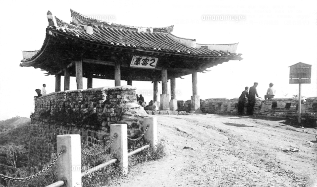 古写真 1931年 日本統治時代の北朝鮮・平壌市内 牡丹峰の乙密台の写真