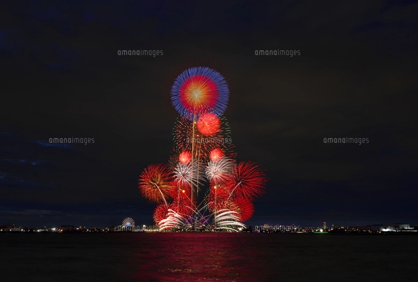 2025年名港水上芸術花火の写真素材 [FYI08353726] | ストックフォトの