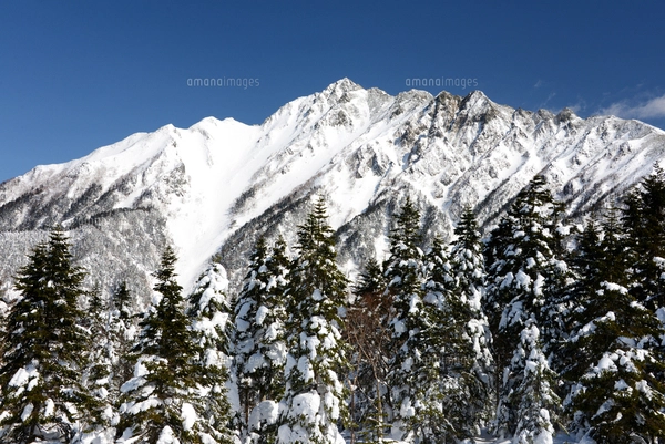 冠雪した伊吹山の写真素材 [FYI07920623] | ストックフォトの Qlean