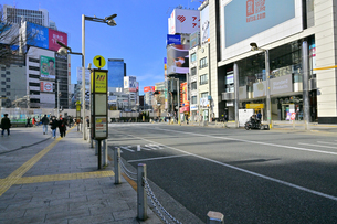 新宿駅東口近辺の街並みの写真素材 [FYI08378033] | ストックフォトの