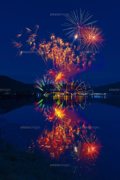 花火大会 8号玉創造花火競技 昇朴付万華鏡の写真素材 [FYI03298298